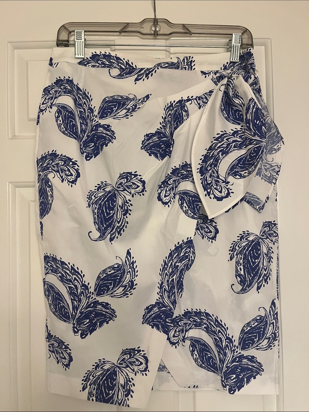 White House Black Market White and Navy Paisley Faux Wrap Sarong